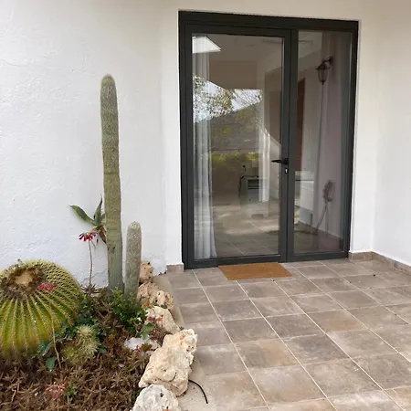 Casa Con Vista Y Jardin, A 20' De La Playa Holiday home